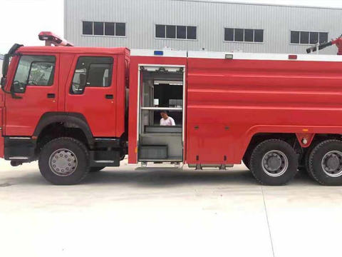 ماشین آتش نشانی SINOTRUCK HOWO 8000 لیتری آب و فوم