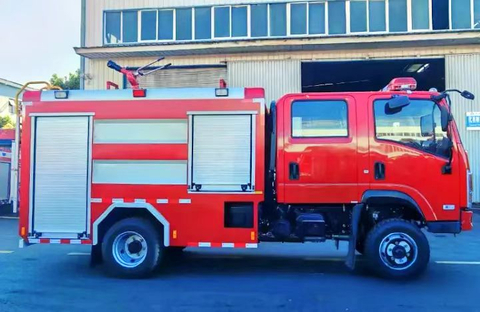 Pokročil&yacute; hasičsk&yacute; motor Wildland na prodej: Dob&yacute;vejte těžk&eacute; ter&eacute;ny a bojujte s pož&aacute;ry