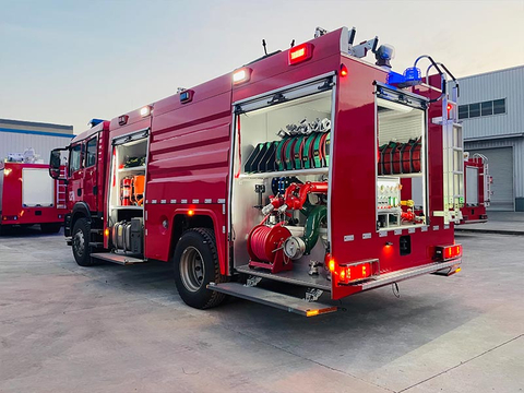 SINOTRUCK SITRAK 6000 litros caminh&atilde;o de bombeiros com tanque de &aacute;gua