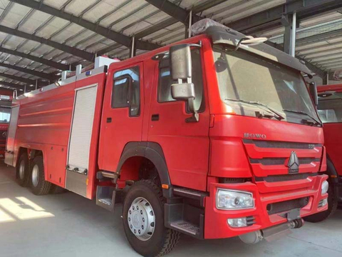 ماشین آتش نشانی SINOTRUCK HOWO 8000 لیتری آب و فوم